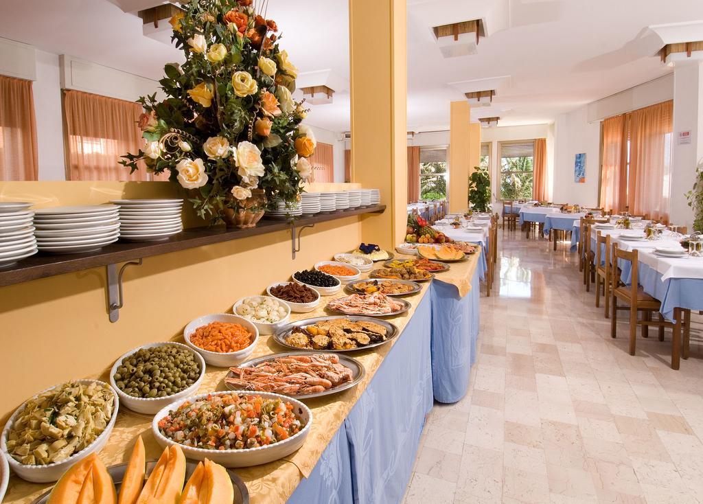 Hotel Continental Фано Экстерьер фото